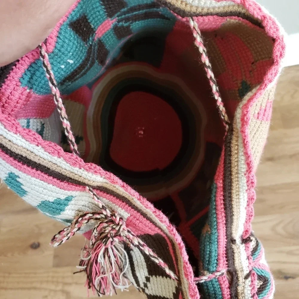 Hobo bucket style knitted crotchet bag
